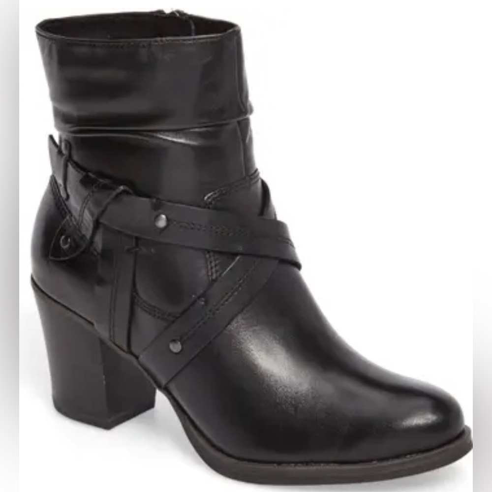 Tamaris Tora Black Leather Ankle Boot Size 38 which is 7.5 in this brand